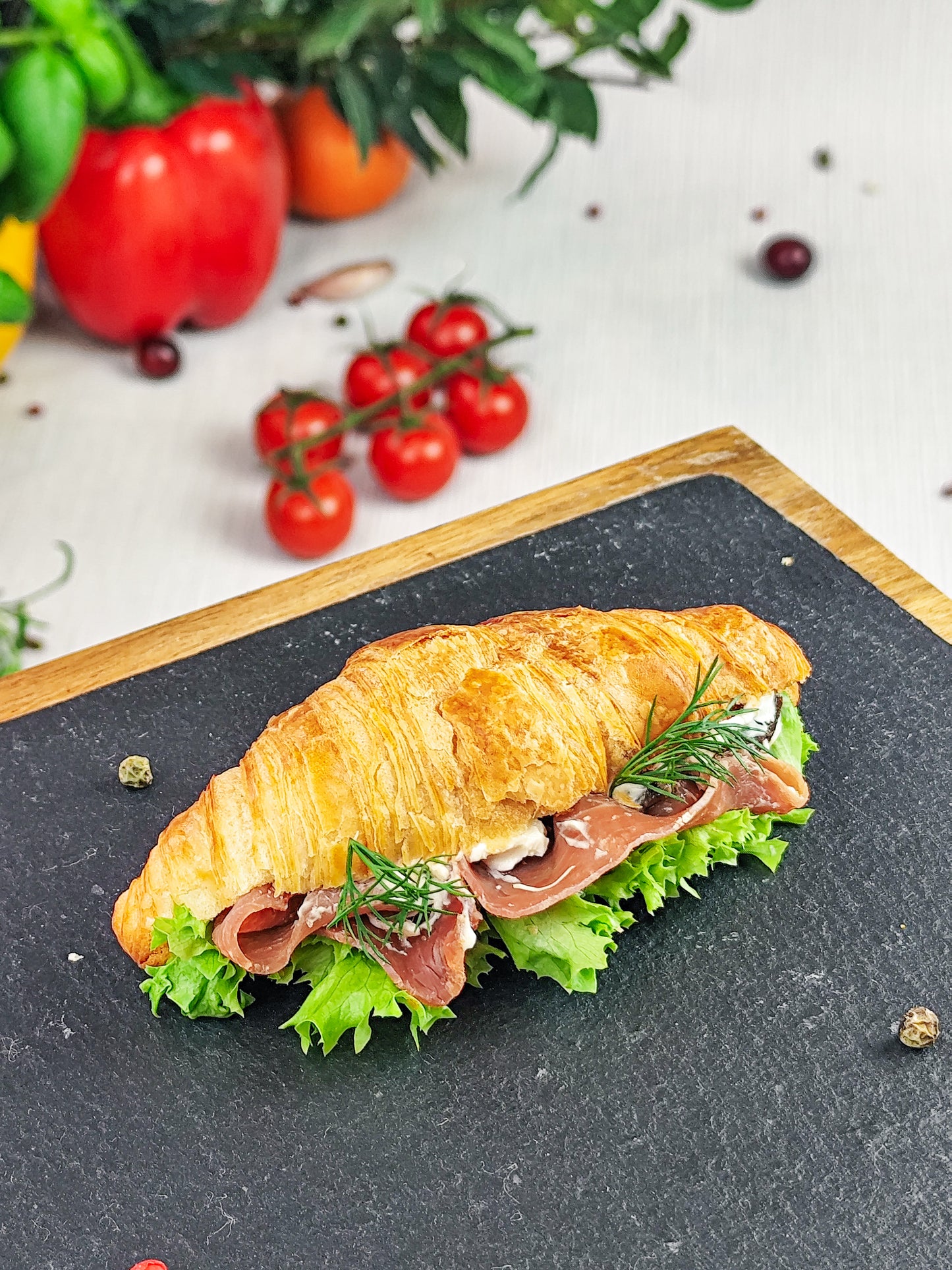 Kruasanai su parmos kumpiu